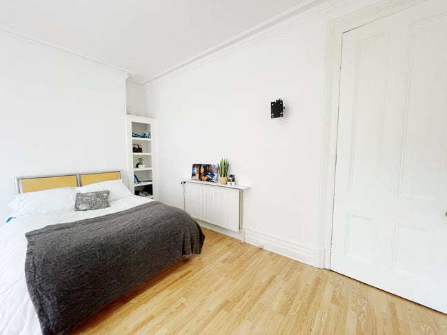 Hyde Park Mansions  Main Photo