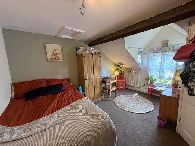 Last Ensuite Available. No Deposit Just Rent) Main Photo