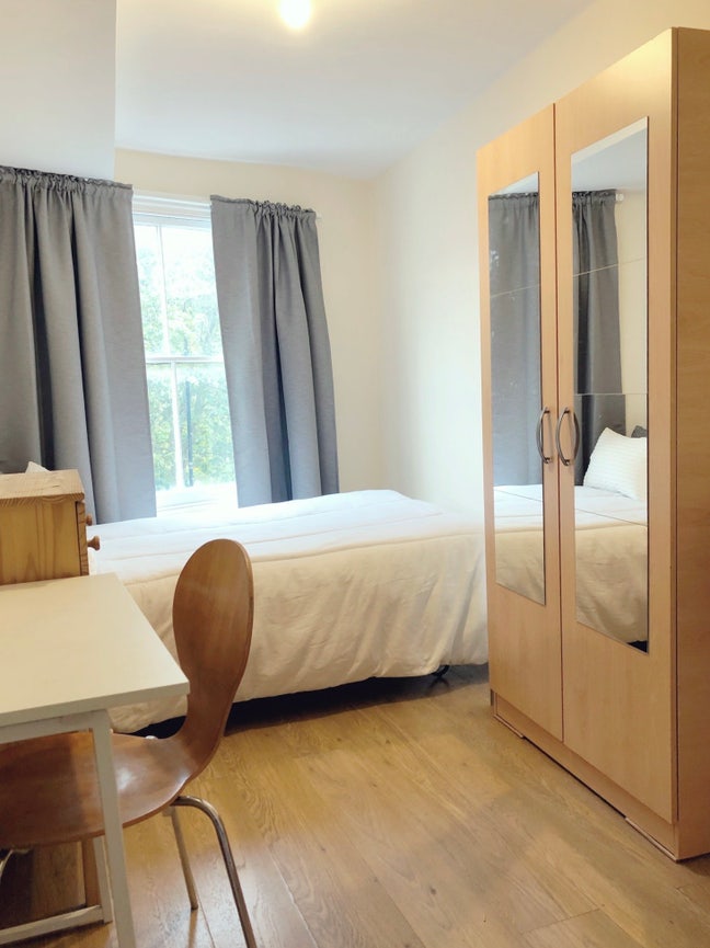 5 min walk Mile End tube bill incl. quiet & clean Main Photo