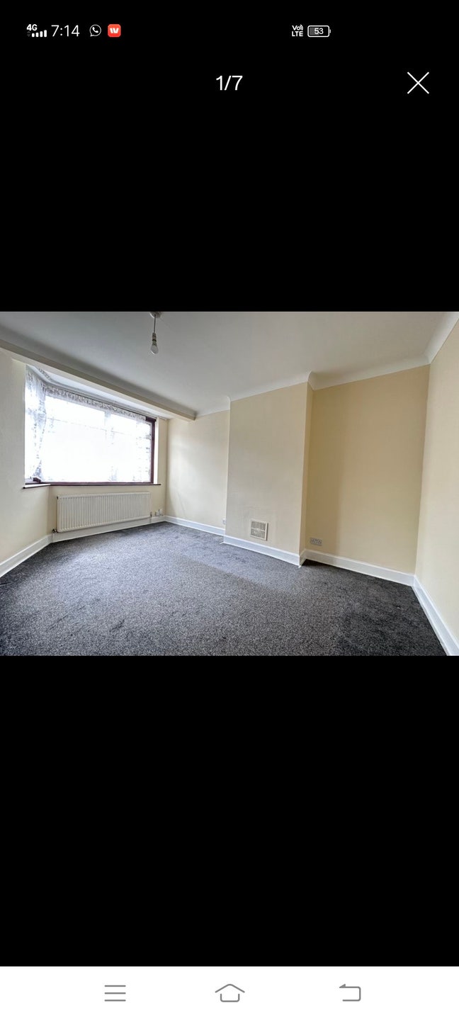 One ensuit room available  Main Photo