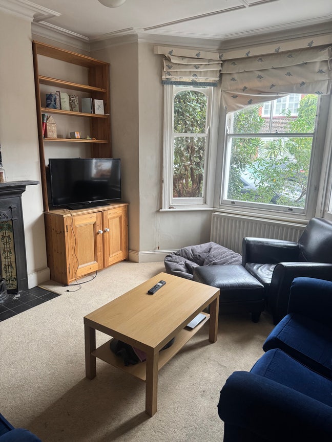 Lease take over in Earlsfield! Main Photo