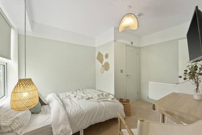 Fully Furnished Ensuite Rooms - Great Location Main Photo