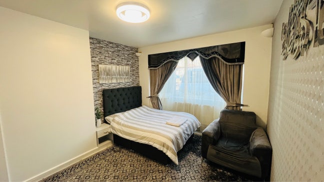  Large Couples Room in Edgware!!! Main Photo