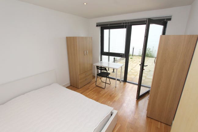 Tower Bridge Calling-3 Bed Flat in Dreamy Location Main Photo