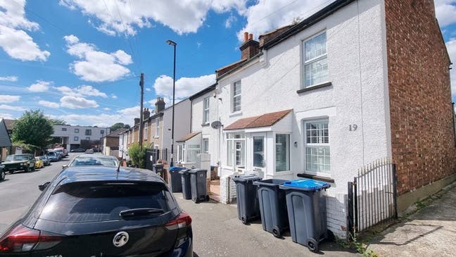Well presented two bedroom  house to let Main Photo