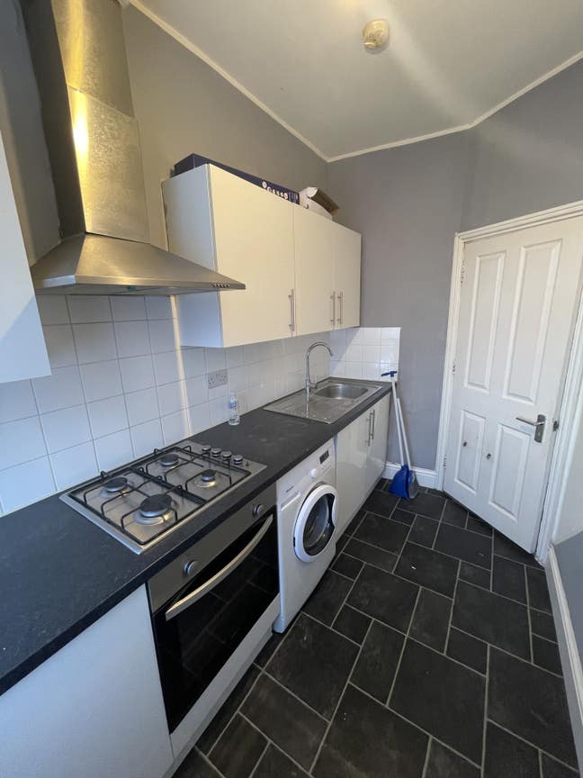1 Bedroom Flat With Separate Living Room In E6  Main Photo