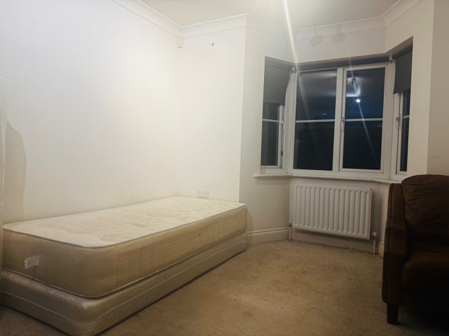 Room for rent Main Photo