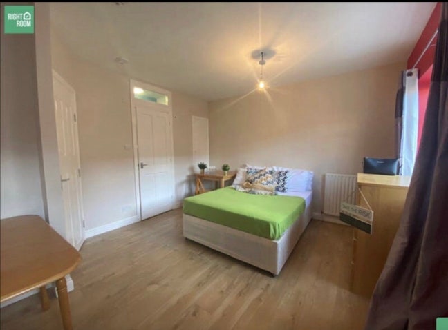 2 XL En-suite | Close to DLR | Quiet Area! Main Photo