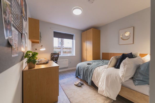 Madison Garden flat tenancy takeover LENTON Main Photo