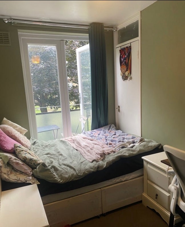 Cozy Room in Student House near Bow 🌿 Main Photo