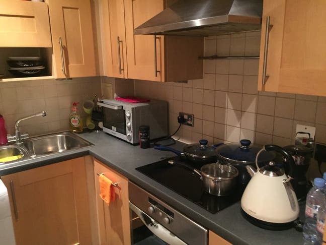 "Spacious Double Room Available for 3-Month Let" Main Photo