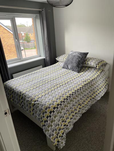 Refurbished Double Room + Private Bathroom Main Photo