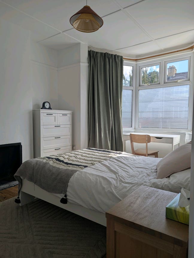 Double Room in Family Home – £800 All In Main Photo