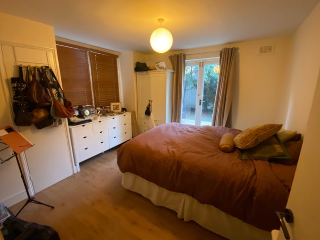 Double room with private garden in Parsons Green Main Photo
