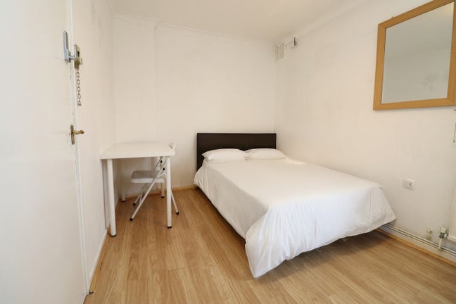 7 Min Walk from Elizabeth Line- Tratford-Hurry Up! Main Photo