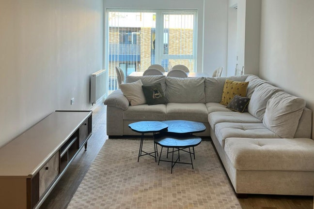 Modern 1 Bedroom Apartment with Full Furnishings | Main Photo