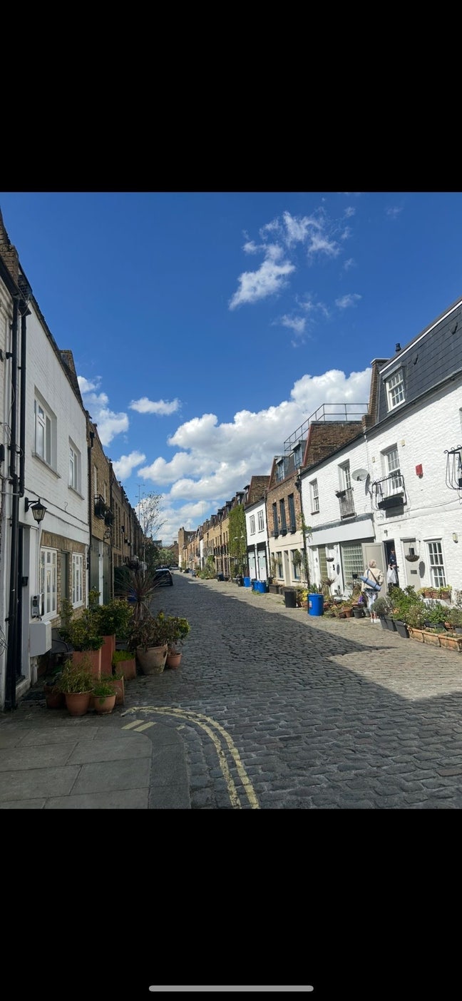 Come live with 3 friends in a lovely mews Main Photo