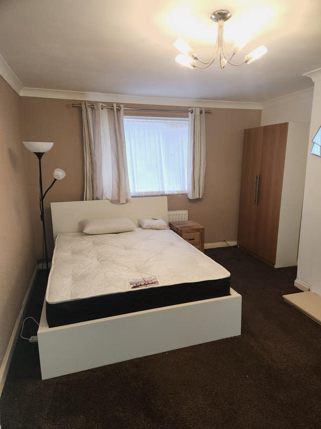 Delightful and furnished room bills inclusive Main Photo