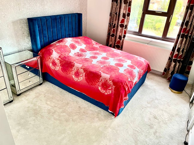 Large Double Room with En-Suite Main Photo