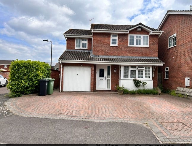 Double room for rent- immediate move in preferred Main Photo