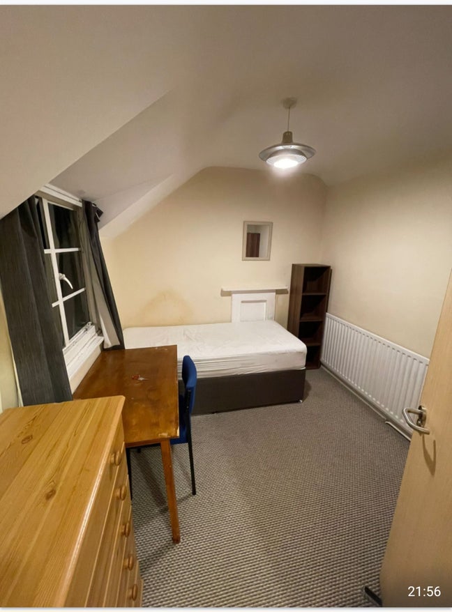 Single room in 6 bed student house Main Photo