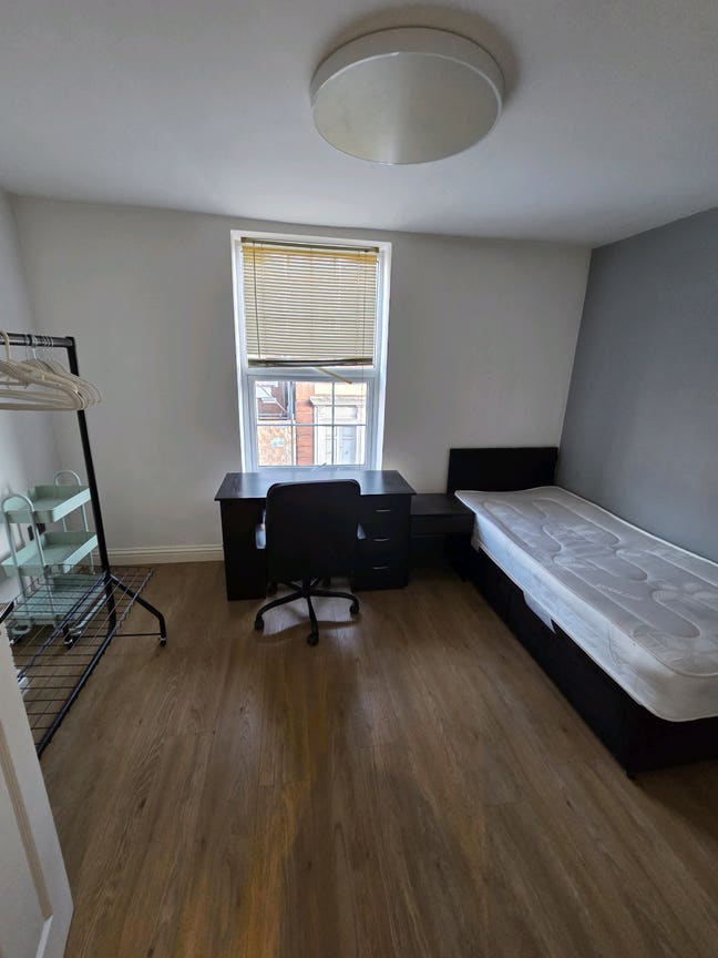 Nice town center flat share Main Photo