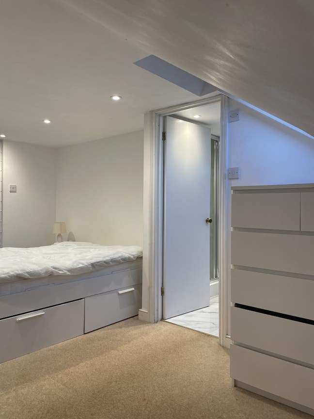 Large double with en-suite in Poets Corner Hove Main Photo