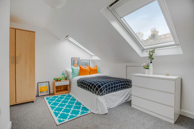Huge double loft room with ensuite  Main Photo