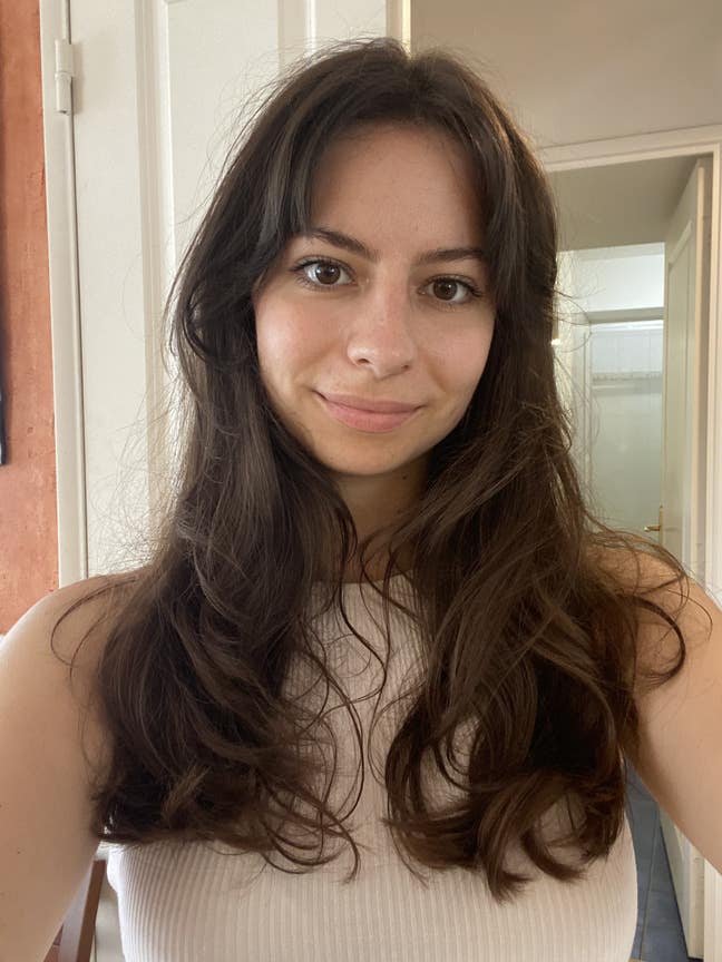 23yo french girl working and looking for a room. Main Photo