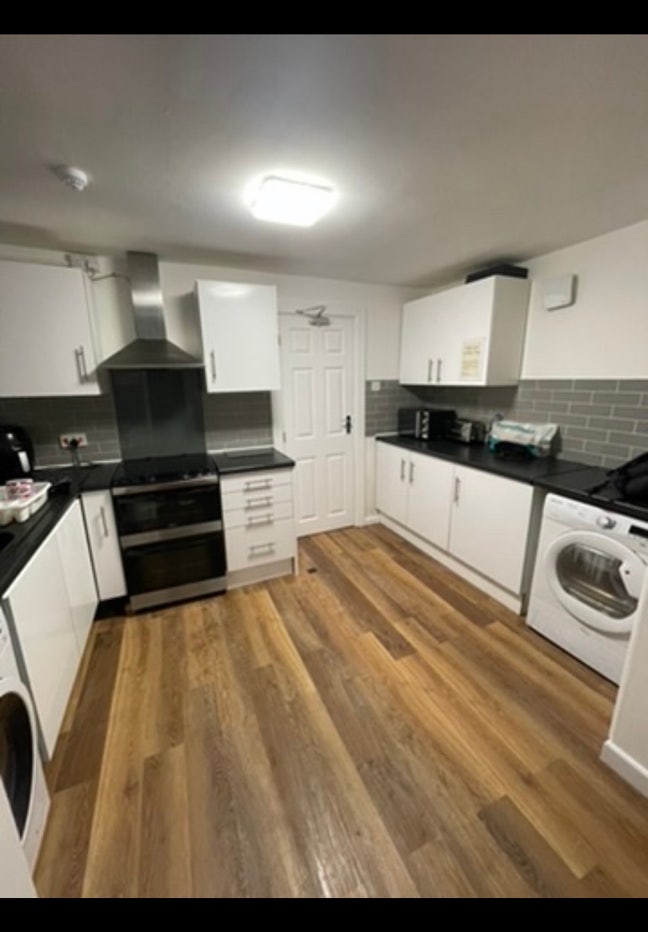 Double Room Available Main Photo