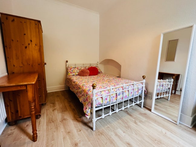 1 spacious room available in 4 bed house .  Main Photo
