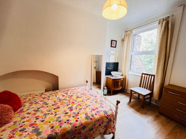 1 spacious room available in 4 bed house .  Main Photo