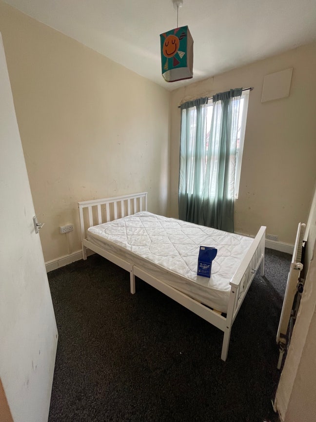 Affordable Room Available in LS11 Beeston Main Photo