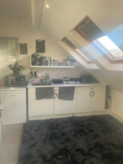 Studio Flat -All Bills, Fast WiFi, 2min to Station Main Photo