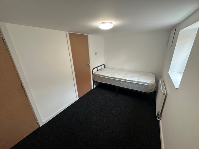 Recently Refurbished En Suite Room  Main Photo