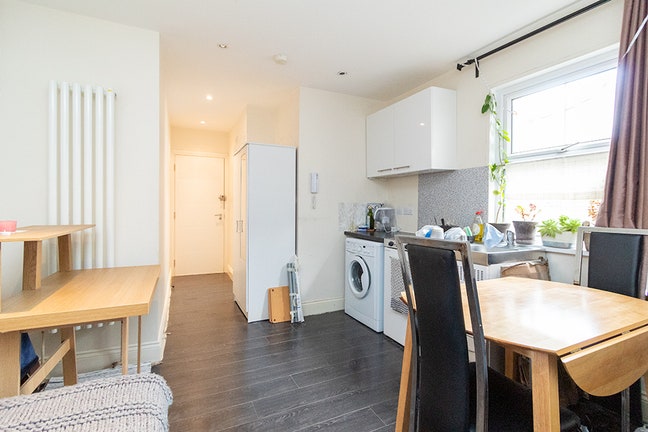 Self-Contained Studio Flat - All Bills Included Main Photo