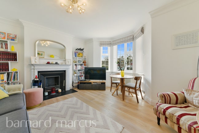 Cosy bedroom in West London Main Photo