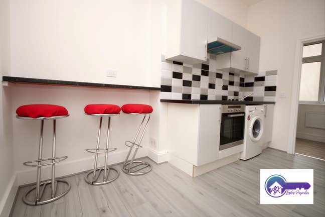 Studio Flat Available Now in Cricklewood  Main Photo