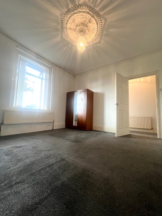 Newly Renovated 2 rooms to rent Main Photo