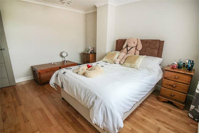 1 Double & 1 King Rooms in 3-Bed Detached House  Main Photo