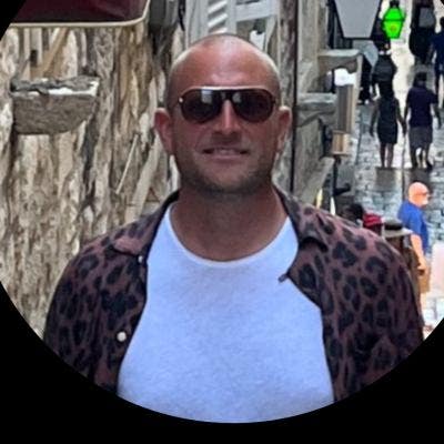 Professional Male seeks a double room Main Photo