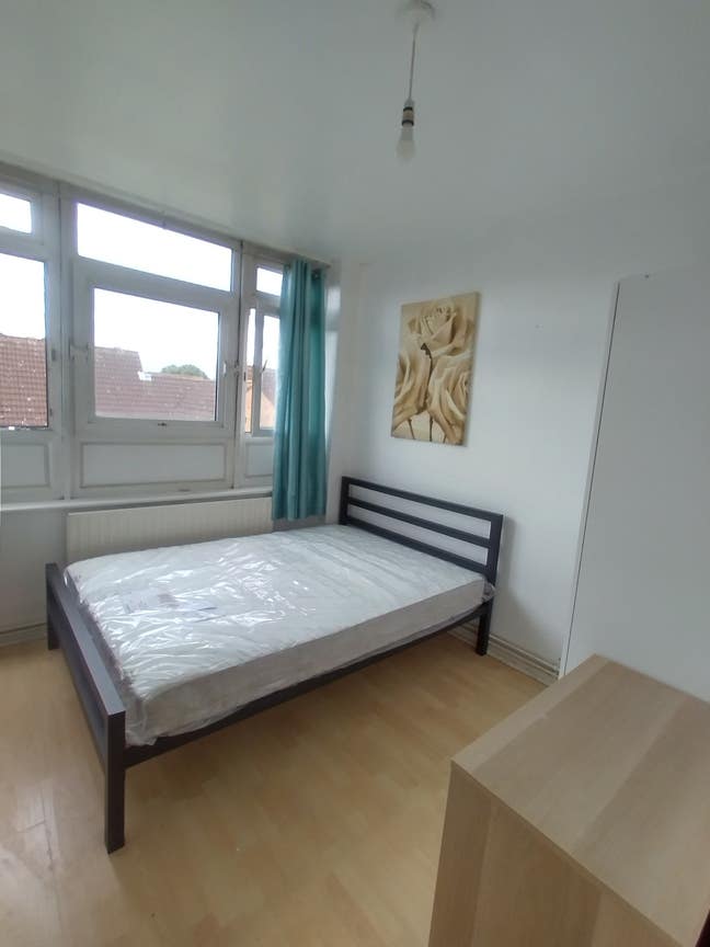 En-suite DBL Room | Canary Wharf | Bills Incl Main Photo