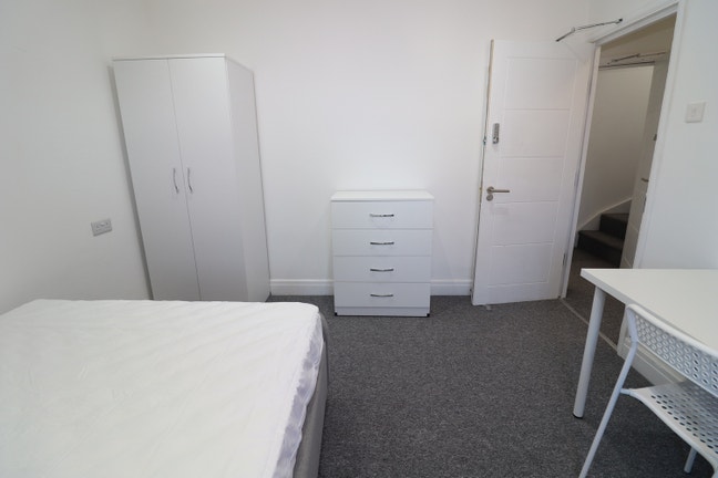 Lovely Furnished Ensuite Double Room – West London Main Photo