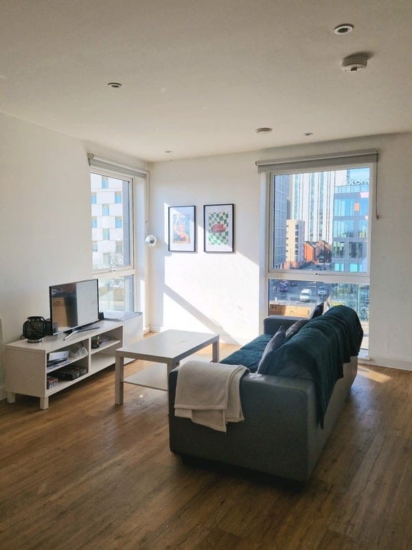 Short-term Sublet of Double Room with Own Bathroom Main Photo