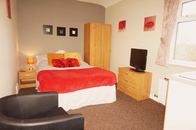 Gorgeous ensuite studio double room in Kearsley  Main Photo