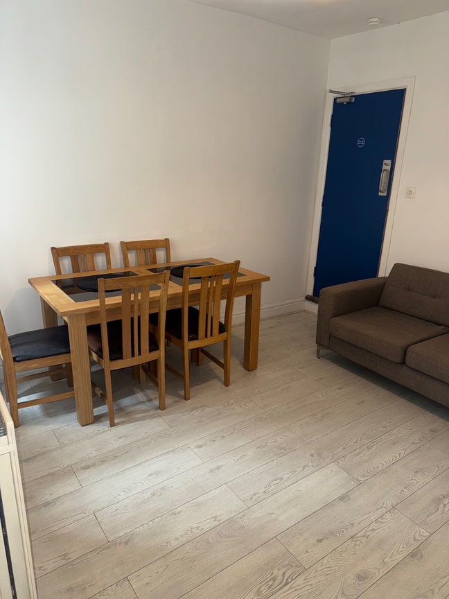 Support Accommodation Rooms Available!! Main Photo
