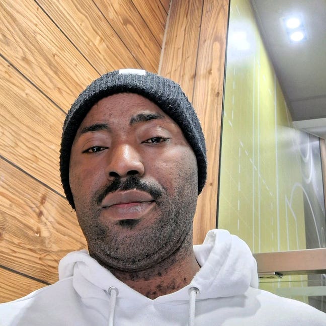 Professional Male seeks a single or double room Main Photo