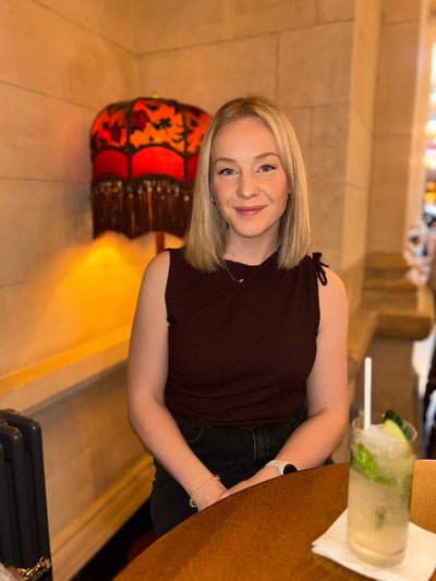 Professional Female seeks a property ordouble room Main Photo