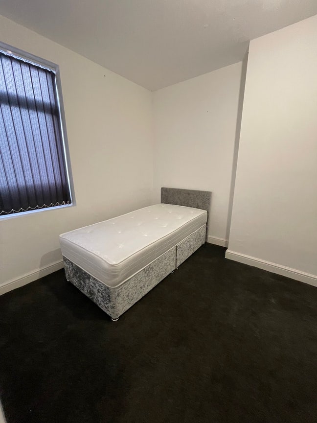 Female Only 2 Bed House Share Main Photo