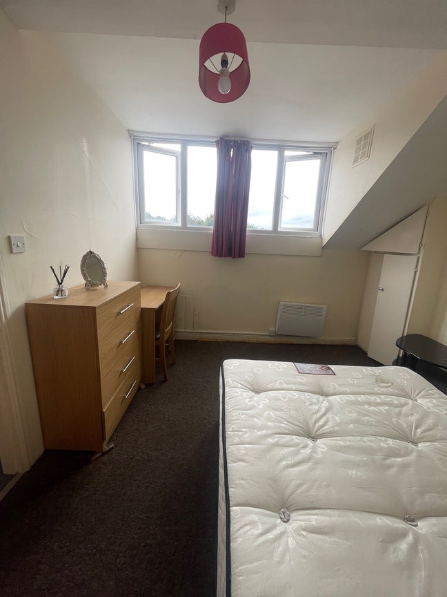 High Demand LS6 Rooms Available Now Main Photo